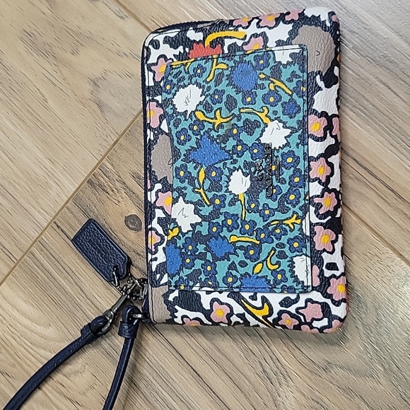 Coach Small Wristlet In Mixed Yankee Floral Print Coated Canvas - Picture 3 of 14